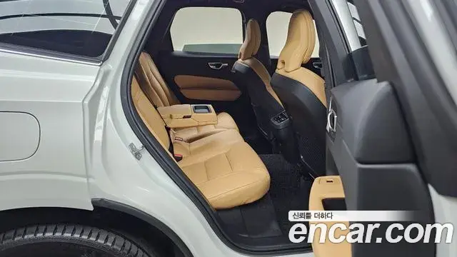 Volvo XC60 2021 — Фото 11/20