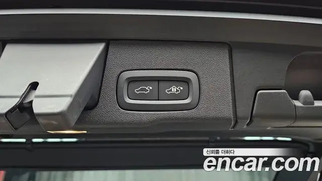 Volvo XC60 2021 — Фото 15/20