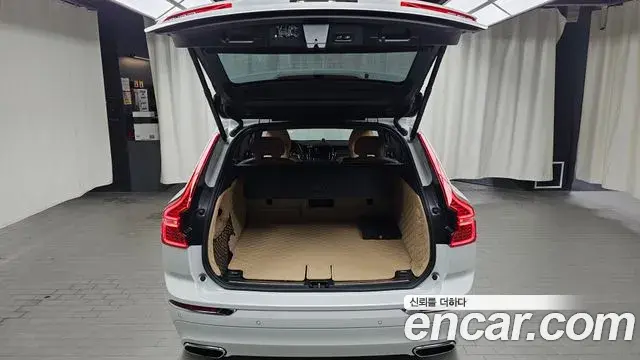 Volvo XC60 2021 — Фото 16/20
