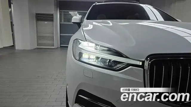 Volvo XC60 2021 — Şəkil 28/32