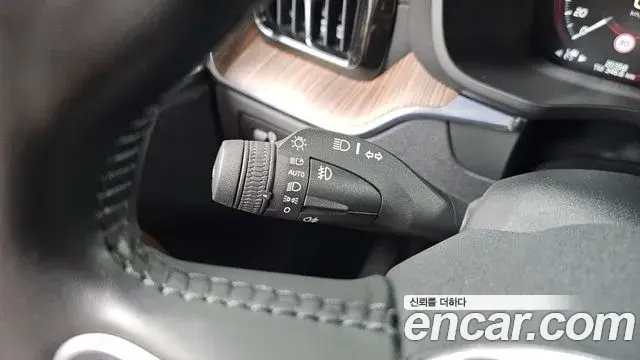 Volvo XC60 2021 — Şəkil 11/32