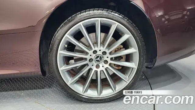 Mercedes-Benz E-Class 2023 — Şəkil 19/33