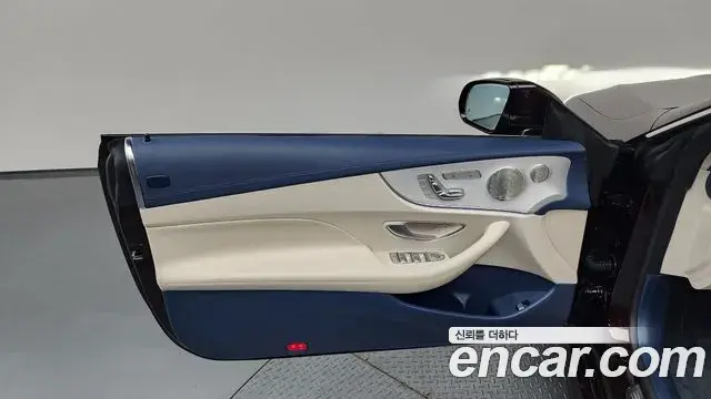 Mercedes-Benz E-Class 2023 — Şəkil 32/33