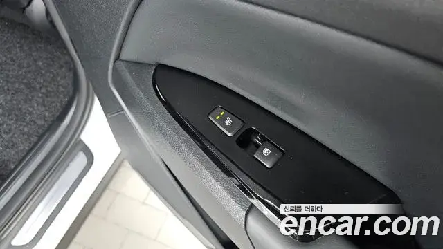 Kia Sportage 2023 — ფოტო 21/31