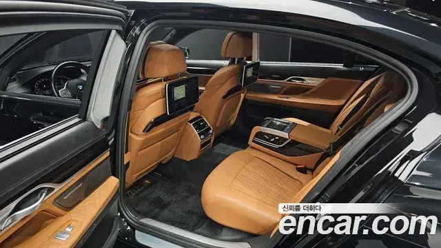 BMW 7 Series 2020 — Şəkil 13/38