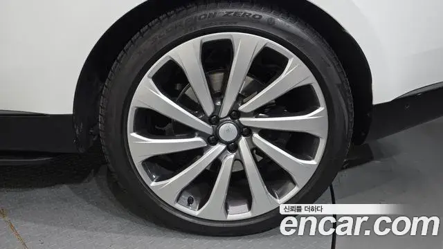 Land Rover Range Rover 2024 — ფოტო 37/41