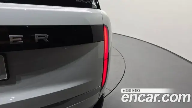 Land Rover Range Rover 2024 — ფოტო 33/41