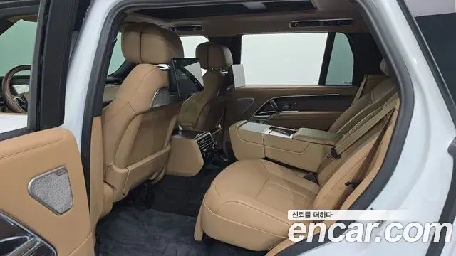 Land Rover Range Rover 2024 — ფოტო 13/41