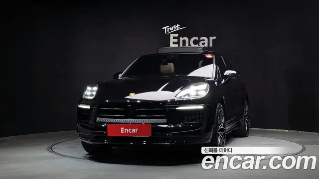 Porsche Macan 2023 — Şəkil 27/31