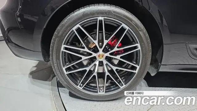 Porsche Macan 2023 — Şəkil 9/31