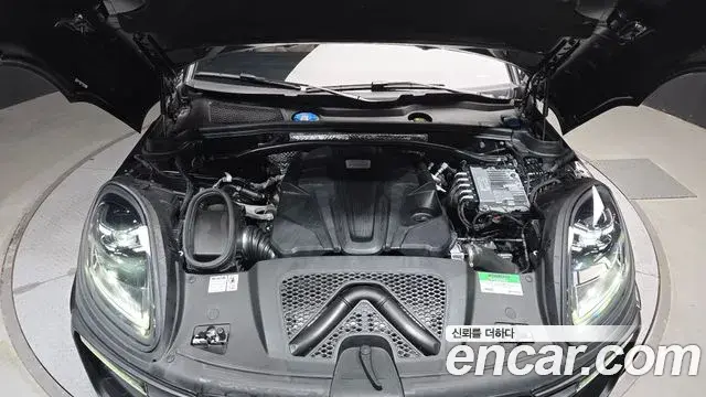 Porsche Macan 2023 — Şəkil 12/31