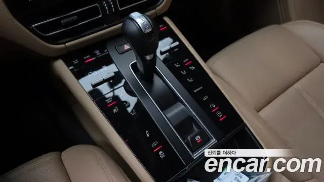 Porsche Macan 2023 — Şəkil 19/31