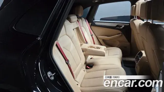 Porsche Macan 2023 — Şəkil 29/31