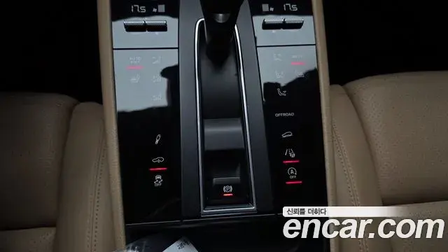 Porsche Macan 2023 — Şəkil 22/31