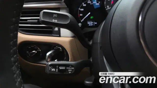 Porsche Macan 2023 — Şəkil 10/31