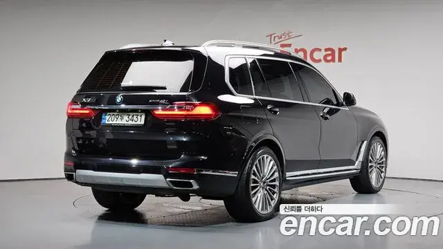 BMW X7 2021 — Photo 2/20