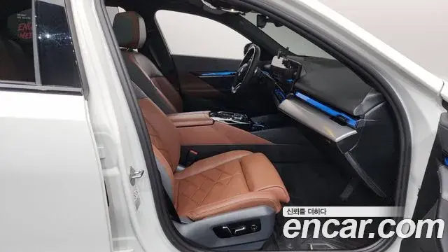 BMW 5 Series 2024 — ფოტო 18/34