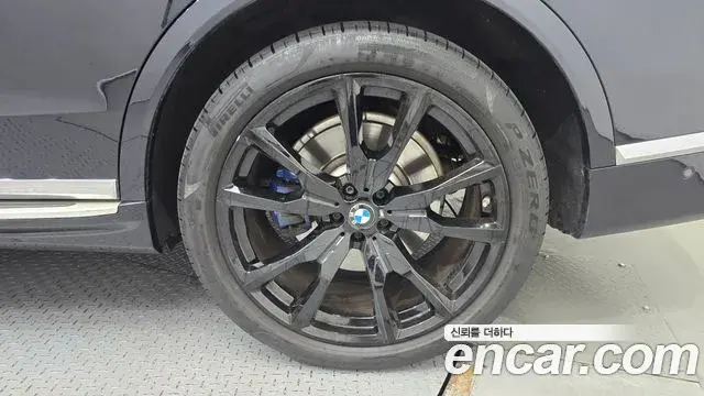 BMW X7 2020 — Photo 26/35