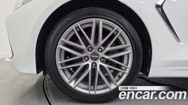 Genesis G70 2020 — Photo 8/20
