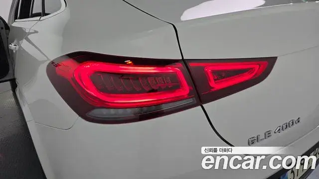 Mercedes-Benz GLE-Class 2021 — ფოტო 25/30