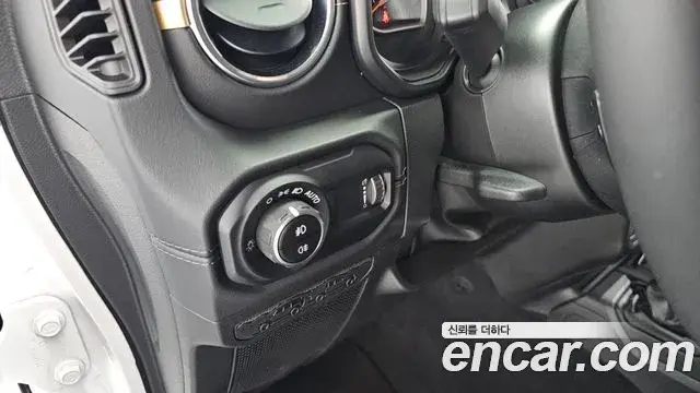 Jeep Wrangler 2024 — Photo 18/30