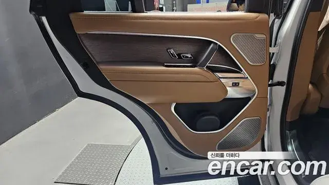 Land Rover Range Rover 2023 — Şəkil 25/35