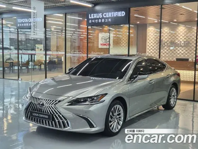 Lexus ES300h 2025 — Photo 3/19