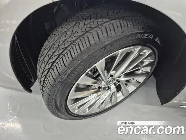 Lexus ES300h 2025 — Photo 9/19