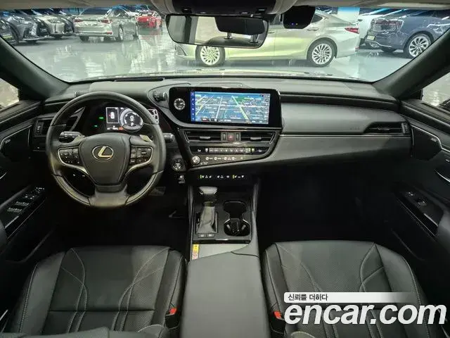 Lexus ES300h 2025 — Photo 7/19
