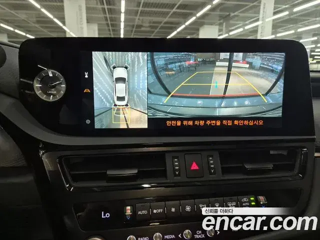 Lexus ES300h 2025 — Photo 13/19