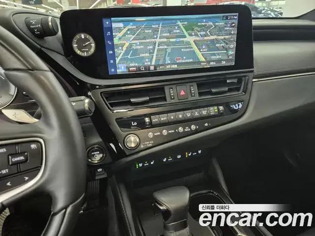 Lexus ES300h 2025 — Photo 10/19