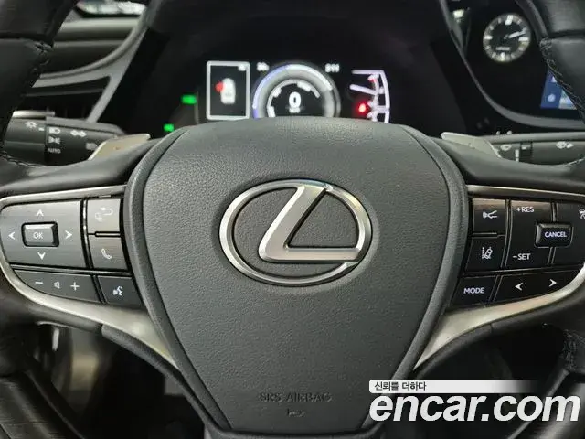 Lexus ES300h 2025 — Photo 19/19