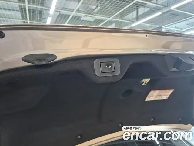 Lexus ES300h 2025 — Photo 17/19