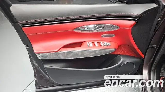 Genesis GV70 2022 — Photo 17/34
