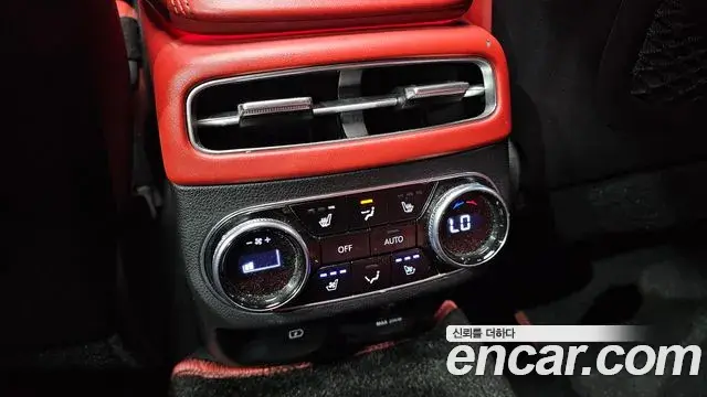 Genesis GV70 2022 — Photo 30/34