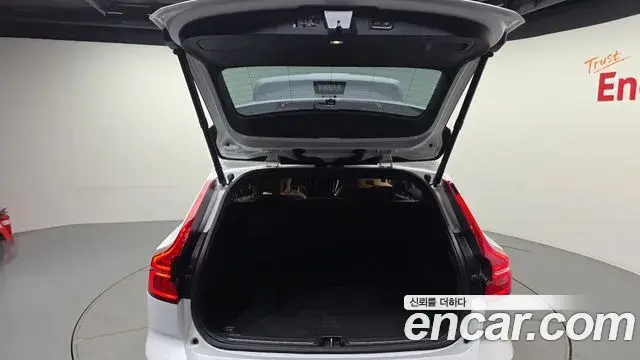 Volvo V60 Cross Country 2020 — Şəkil 24/31