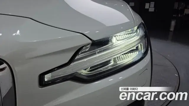 Volvo V60 Cross Country 2020 — Şəkil 7/31