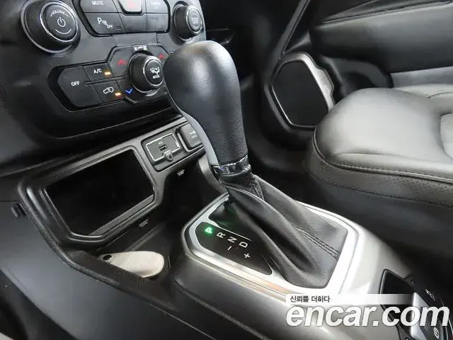 Jeep Renegade 2020 — Фото 11/20