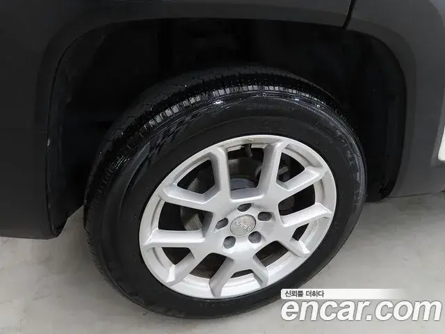 Jeep Renegade 2020 — Фото 20/20
