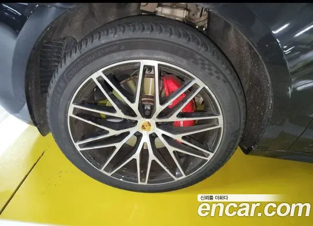 Porsche Macan 2022 — ფოტო 4/11