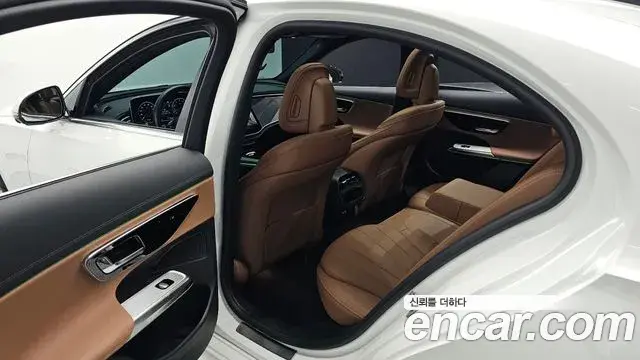 Mercedes-Benz E-Class 2024 — Şəkil 33/34