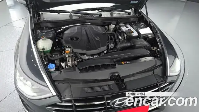 Hyundai Sonata Hybrid 2019 — Photo 16/30