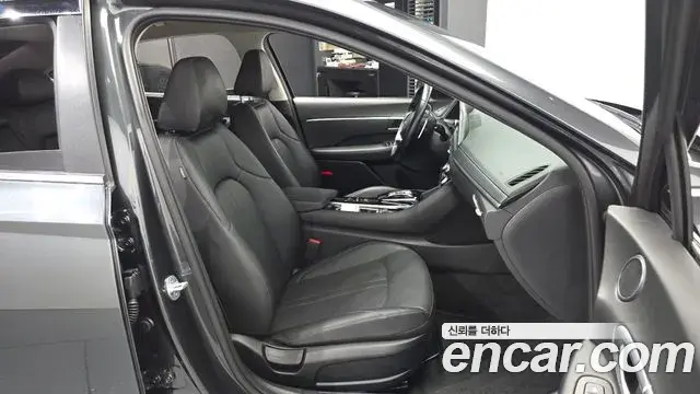 Hyundai Sonata Hybrid 2019 — Photo 28/30