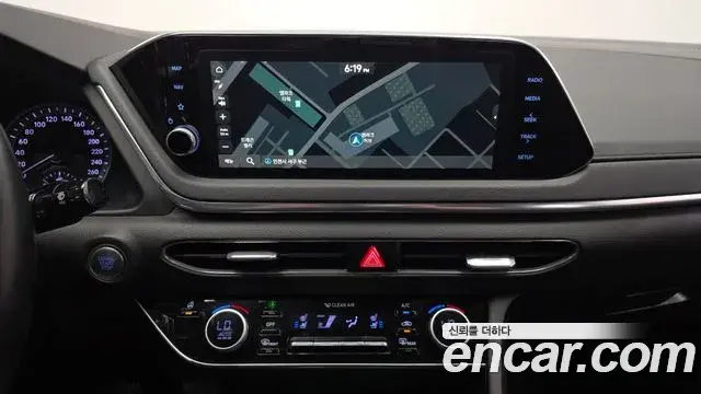 Hyundai Sonata Hybrid 2019 — Photo 19/30