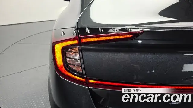 Hyundai Sonata Hybrid 2019 — Photo 18/30