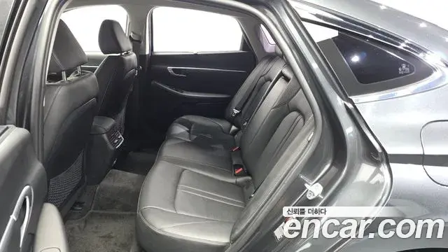 Hyundai Sonata Hybrid 2019 — Photo 1/30
