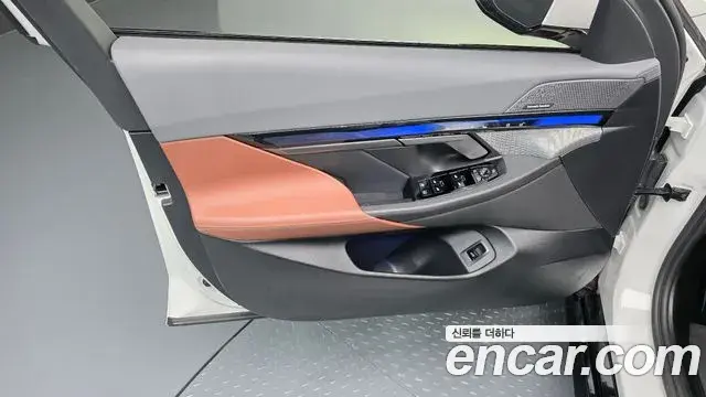 BMW 5 Series 2025 — ფოტო 22/34