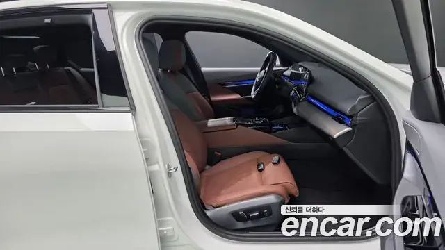 BMW 5 Series 2025 — ფოტო 32/34