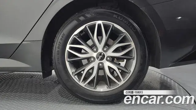Kia K5 2022 — Photo 12/34
