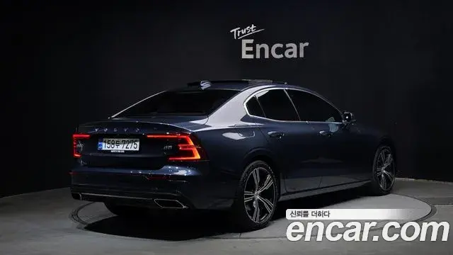 Volvo S60 2021 — ფოტო 12/31